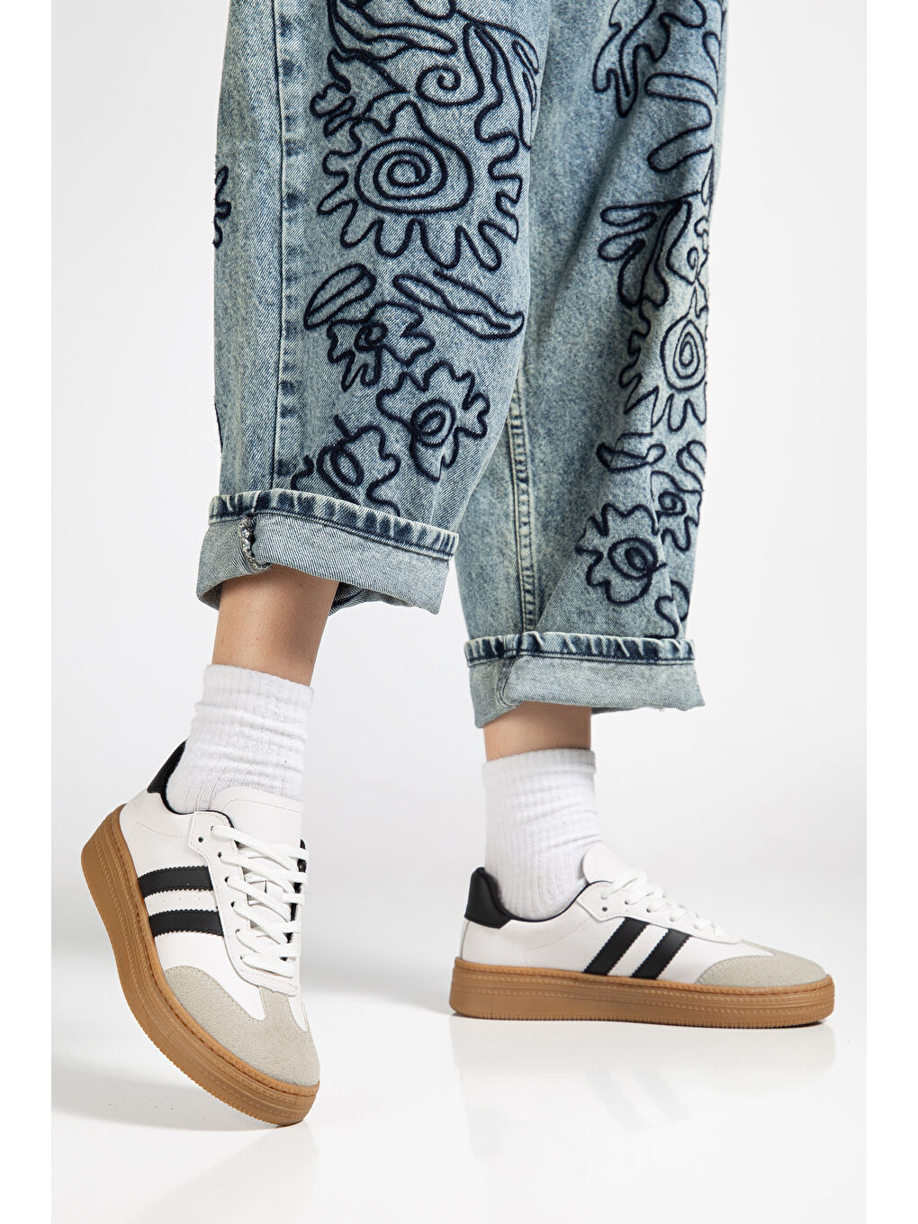 Kadın Beyaz Siyah Kadın Rahat Kalıp Yumuşak Deri Sneaker-1