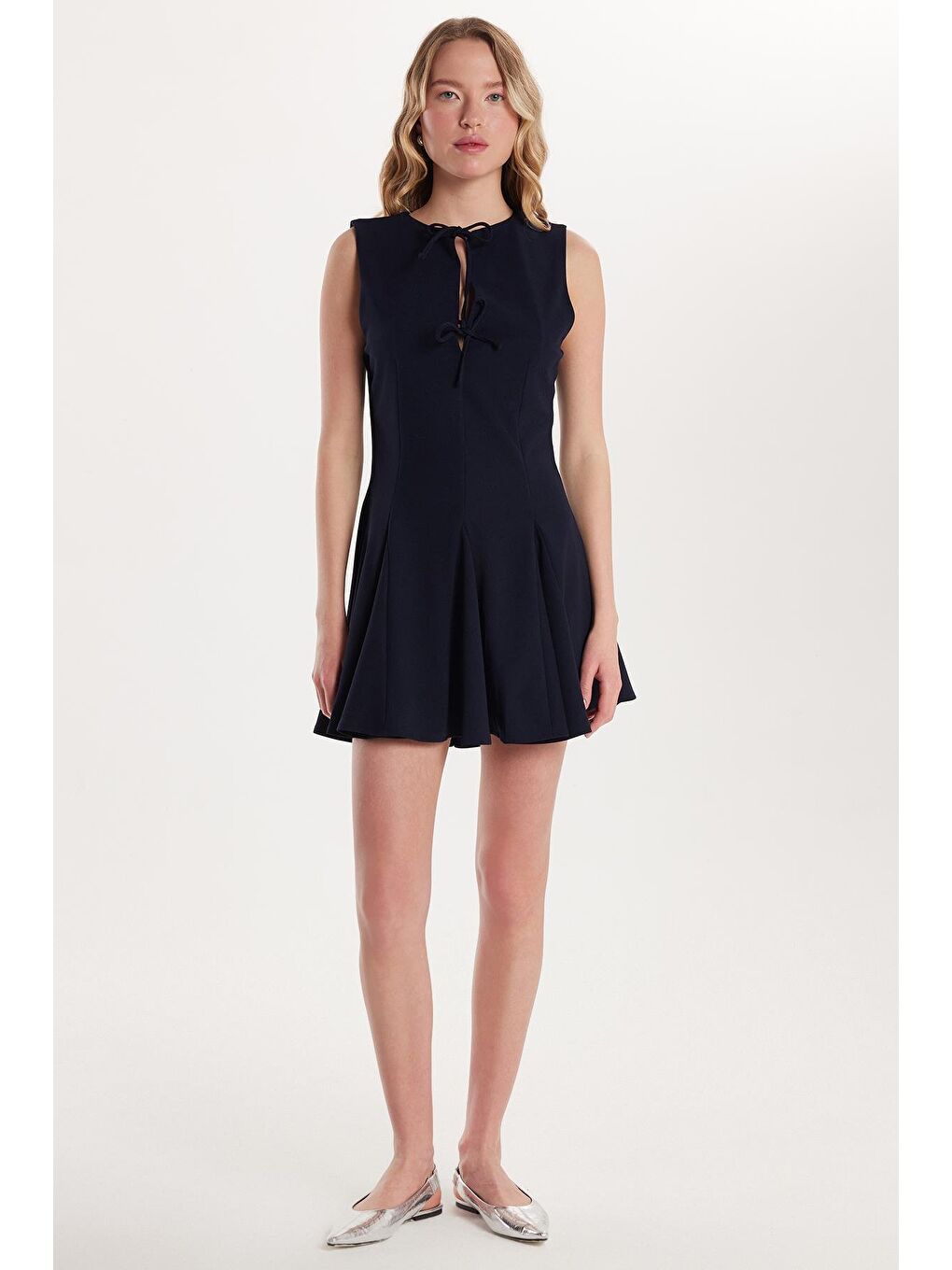 Kadın Regular Fit Klasik Kesim Boyun Bağlama Detaylı Mini Lacivert Elbise-3