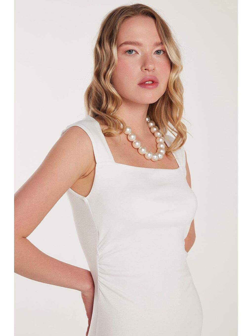 Kadın Modal Kumaş Standart Fit Normal Kesim Kare Yaka Arka Yırtmaçlı Viskon Ekru Elbise-1