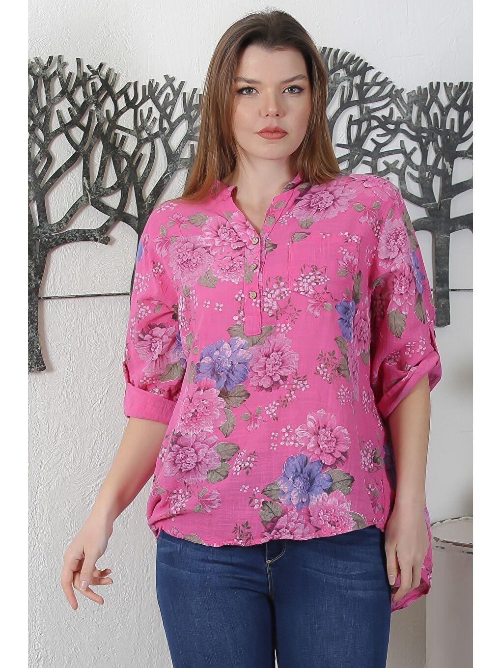 İtalyan Koyu Pembe Hakim Yaka Düğmeli 3/4 Kol Çiçekli Cepli Casual Arkası Uzun Dokuma Bluz 65 63-1