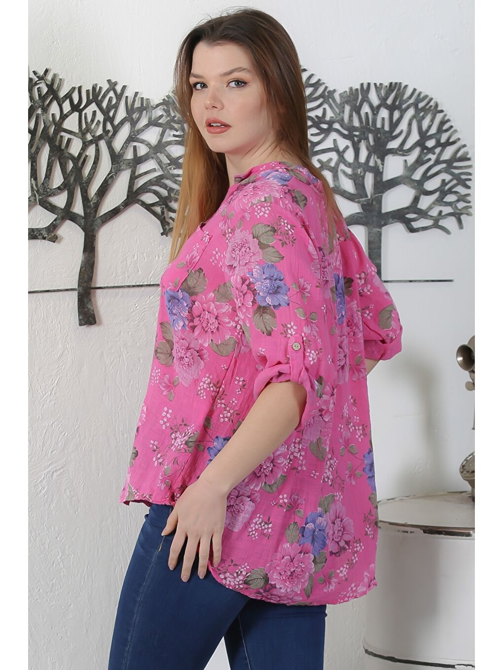 İtalyan Koyu Pembe Hakim Yaka Düğmeli 3/4 Kol Çiçekli Cepli Casual Arkası Uzun Dokuma Bluz 65 63-2