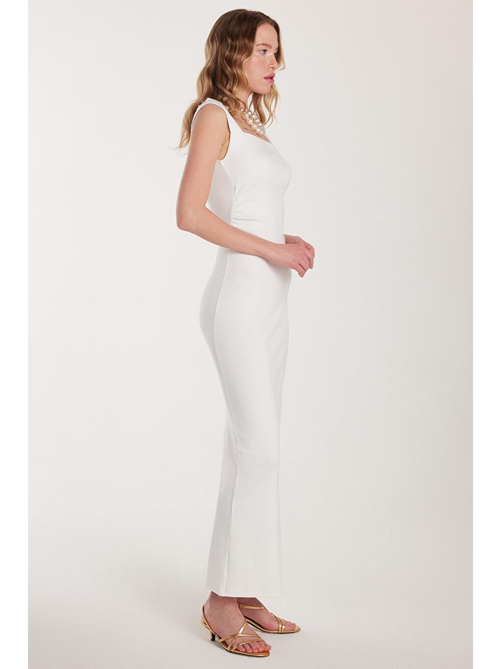 Kadın Modal Kumaş Standart Fit Normal Kesim Kare Yaka Arka Yırtmaçlı Viskon Ekru Elbise-3