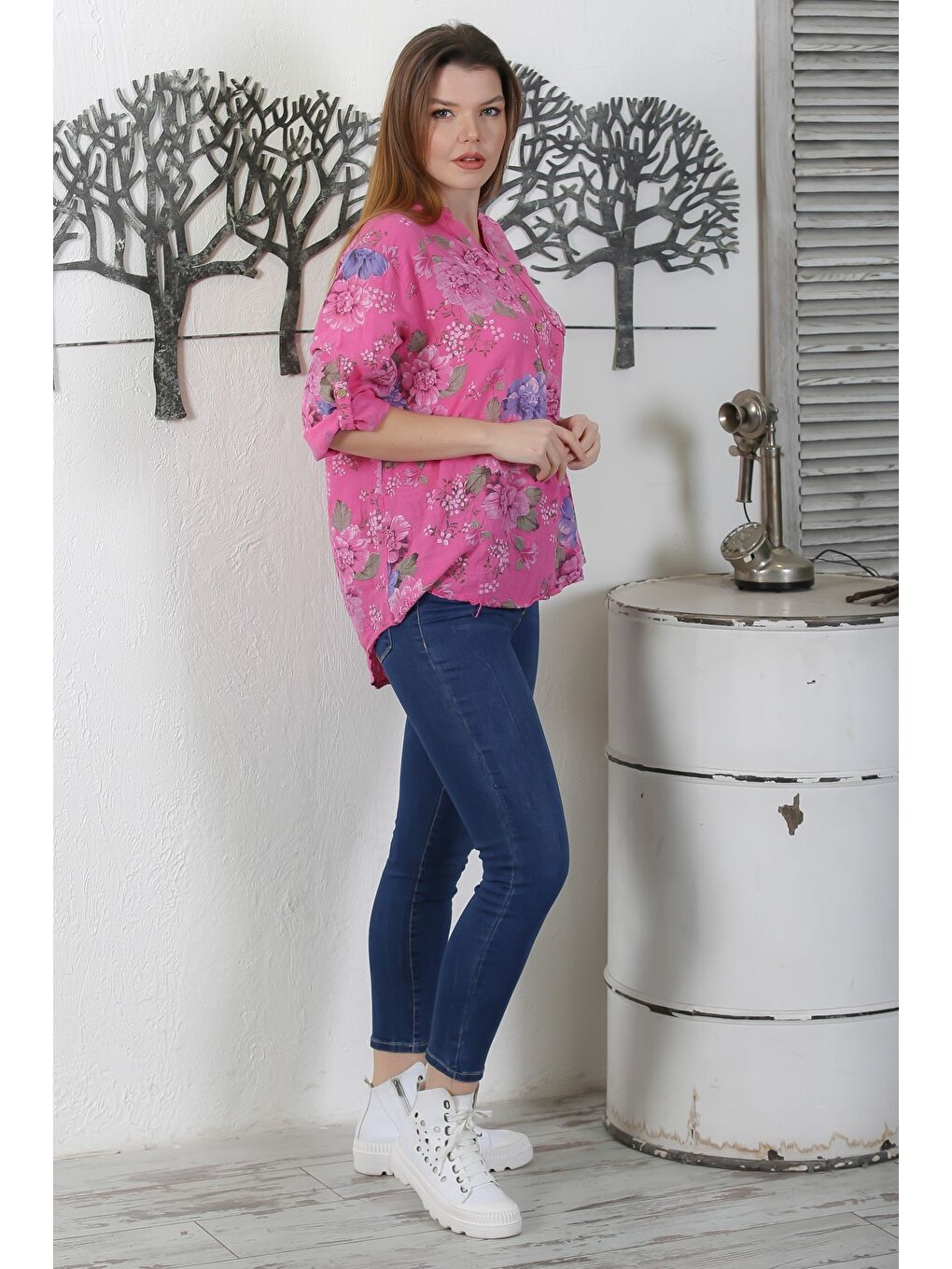 İtalyan Koyu Pembe Hakim Yaka Düğmeli 3/4 Kol Çiçekli Cepli Casual Arkası Uzun Dokuma Bluz 65 63-5