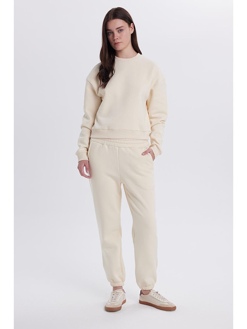 Bej Kadın Regular Fit Pamuklu 3 İplik Yumuşak Dokulu İçi Polarlı Bisiklet Yaka Taş Eşofman Takımı-4