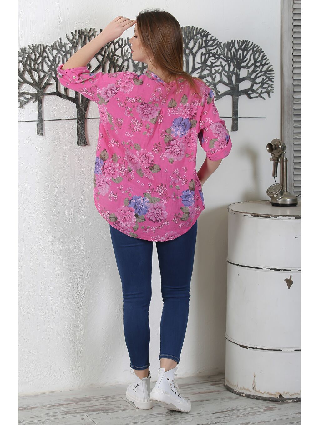 İtalyan Koyu Pembe Hakim Yaka Düğmeli 3/4 Kol Çiçekli Cepli Casual Arkası Uzun Dokuma Bluz 65 63-7