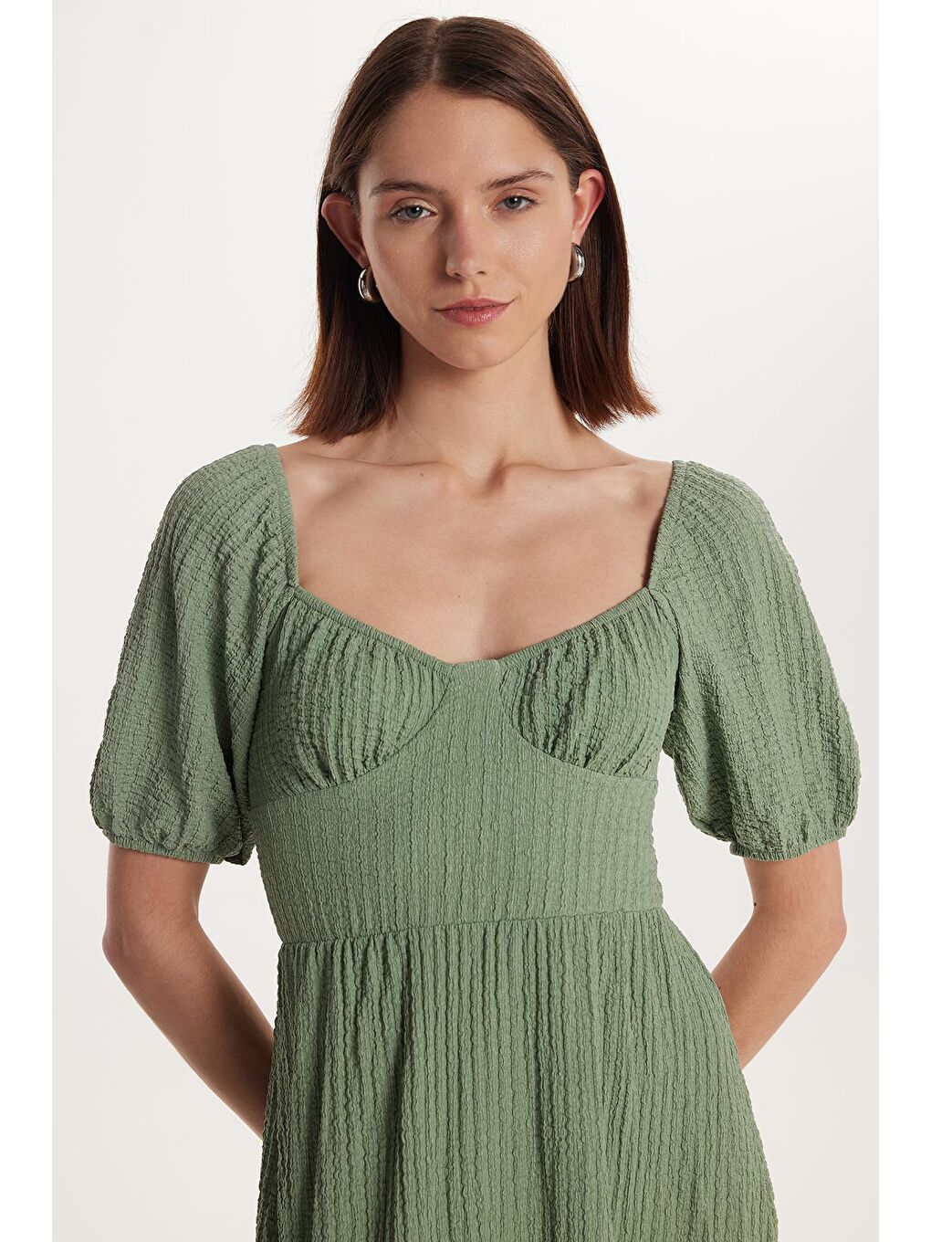 Yeşil Kadın Standart Fit Normal Kesim Sırt Bağlama Detaylı U Yaka Midi Mint Elbise-1