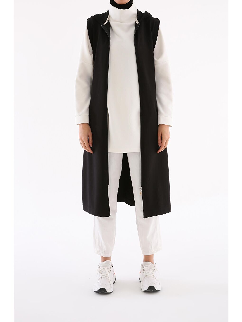 Siyah Omuz Şeritli Fermuarlı Yelek-1