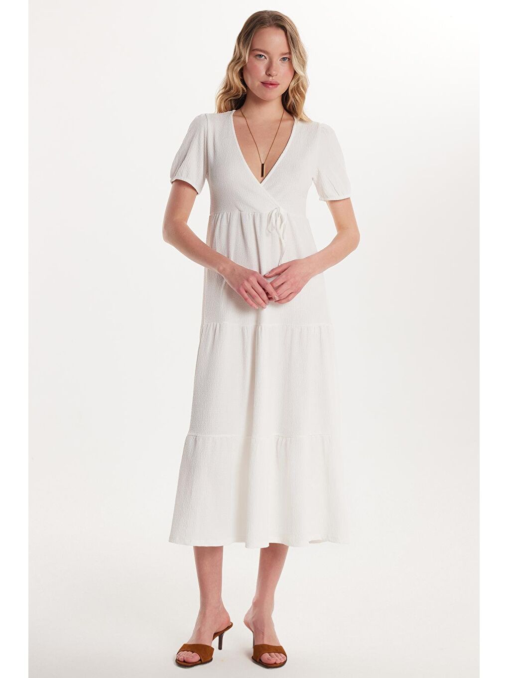 Kadın Standart Fit Normal Kesim V Yaka Gofre Midi Ekru Elbise