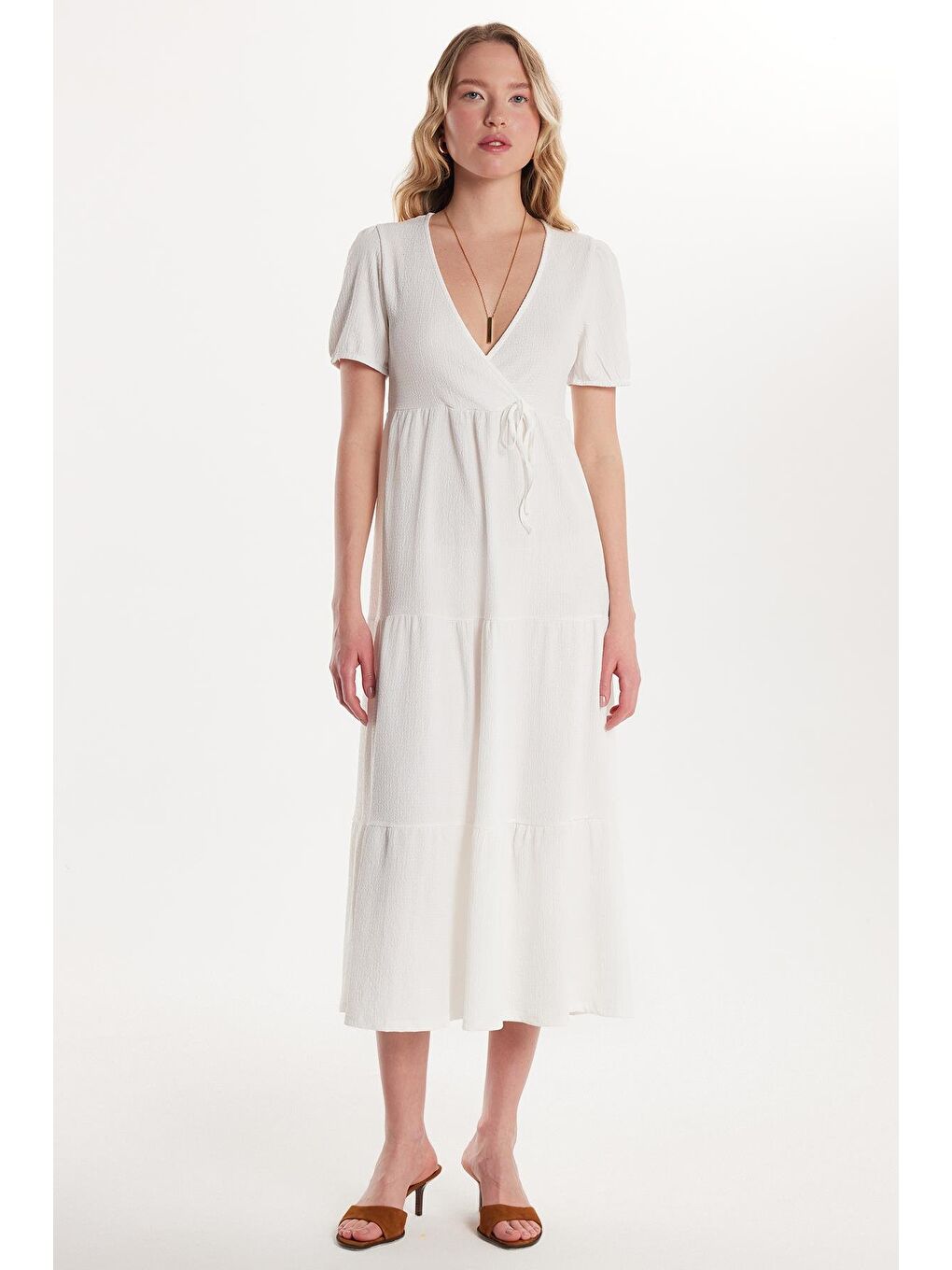 Kadın Standart Fit Normal Kesim V Yaka Gofre Midi Ekru Elbise-3