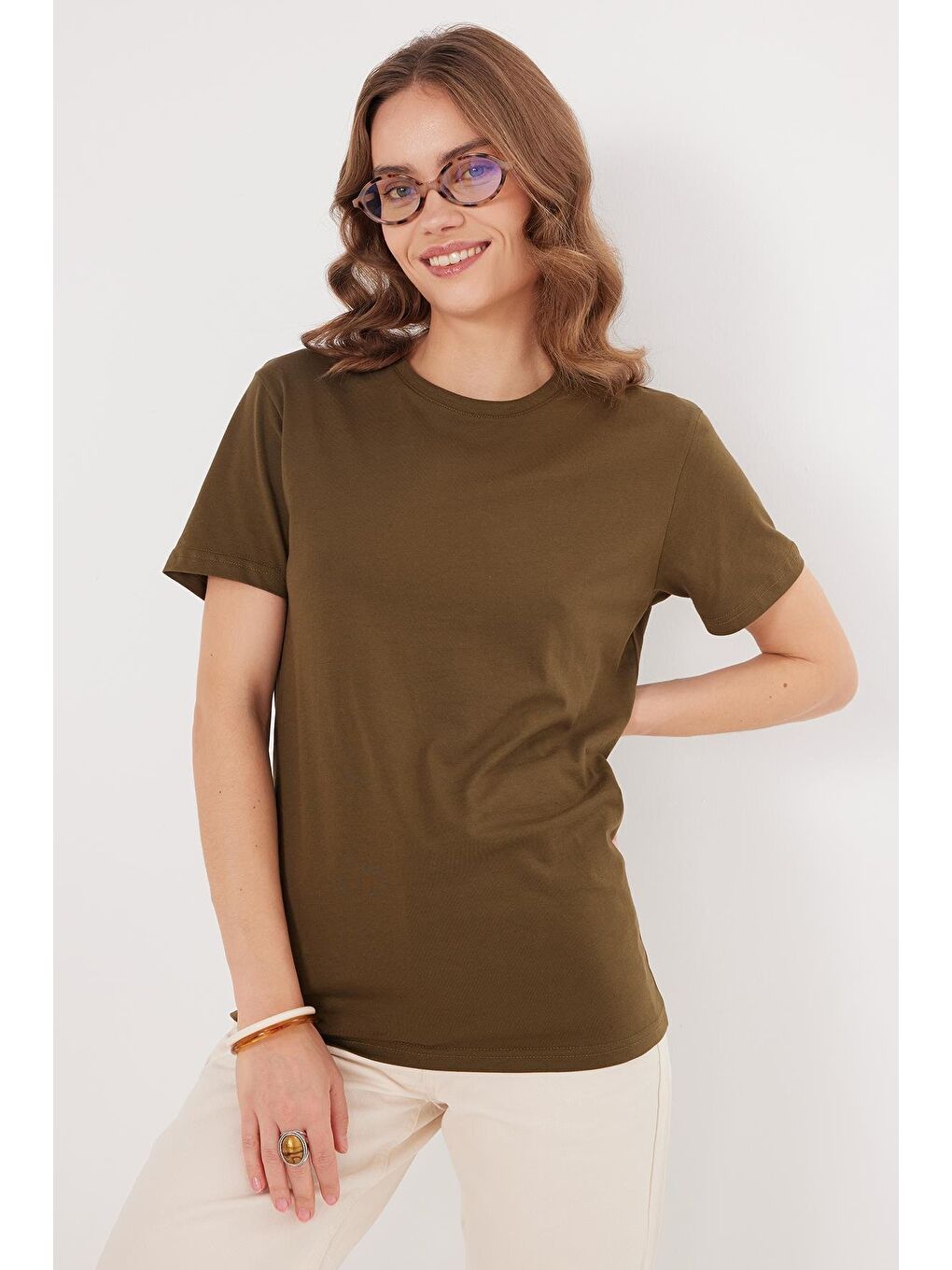 Kadın Bol Kesim Rahat Duruş %100 Pamuk Yumuşak Dokulu Haki Bisiklet Yaka Tişört