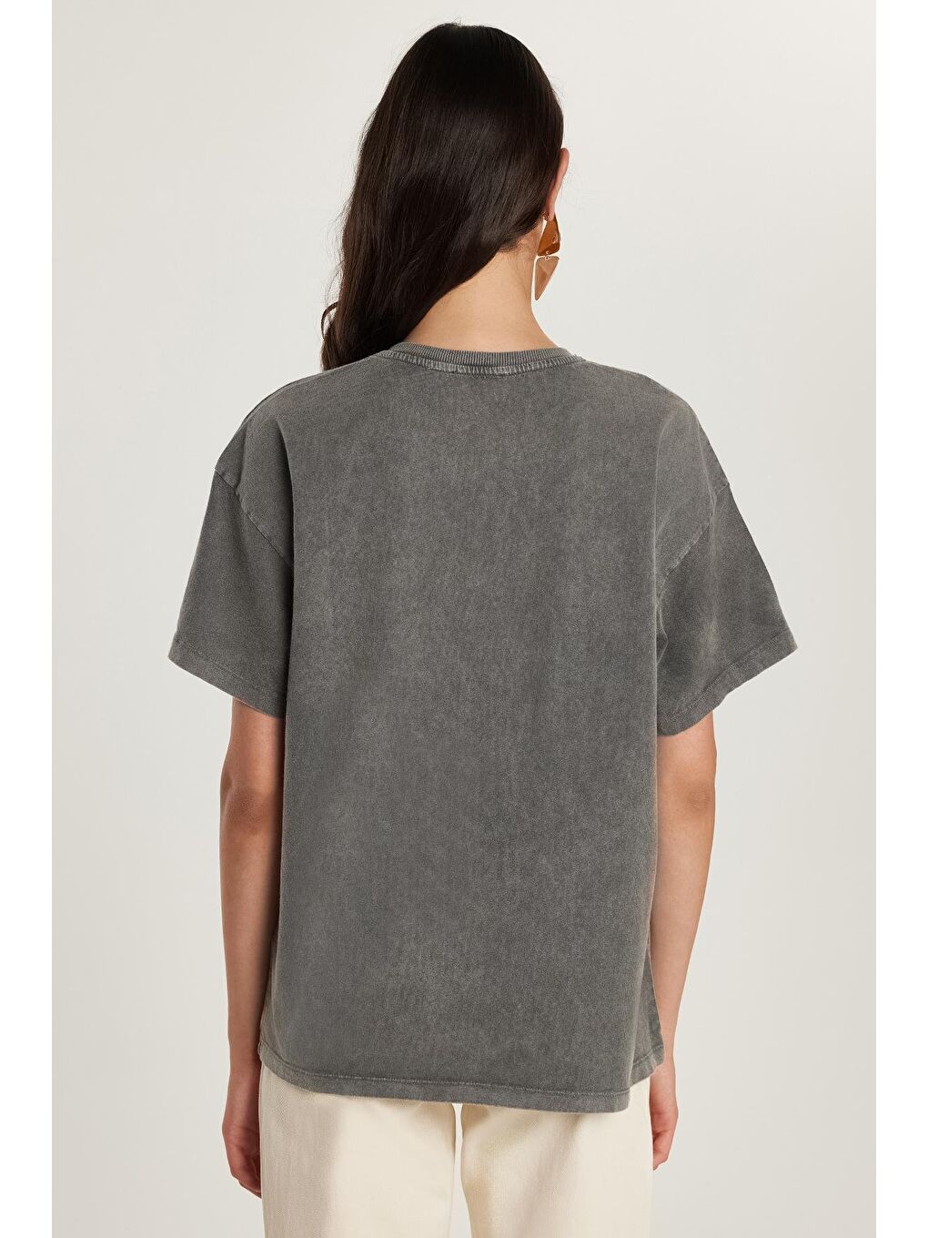 Kadın Relax Fit Rahat Kesim %100 Pamuk Kısa Kollu Bisiklet Yaka Baskılı Antrasit Tişört-4