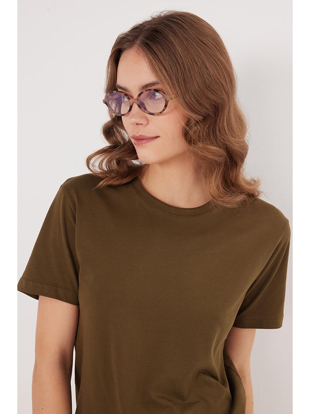 Kadın Bol Kesim Rahat Duruş %100 Pamuk Yumuşak Dokulu Haki Bisiklet Yaka Tişört-1