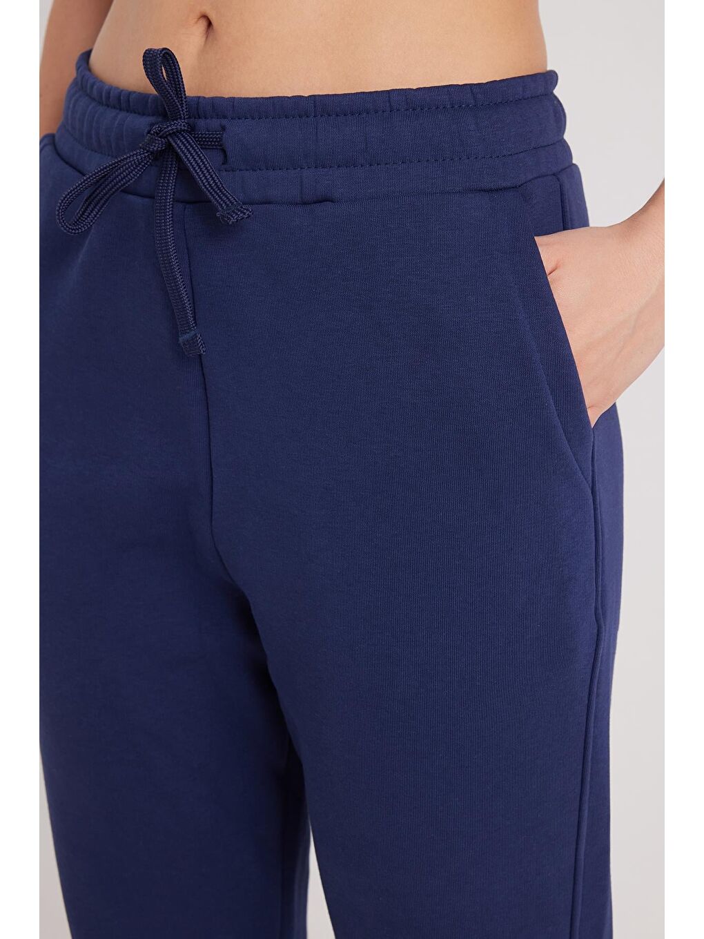 Kadın Relax Fit Rahat Kesim Şardonlu 3 Cepli Lastikli Jogger Paça Lacivert Eşofman Altı-2