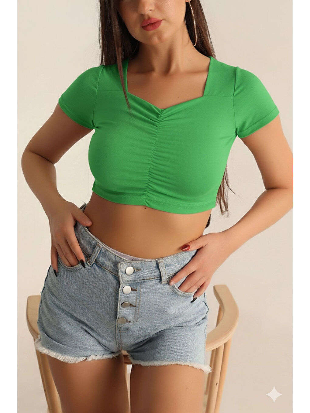 Kadın Yeşil Kare Yaka Ön Büzgülü Crop Bluz HZL23S-SND120151