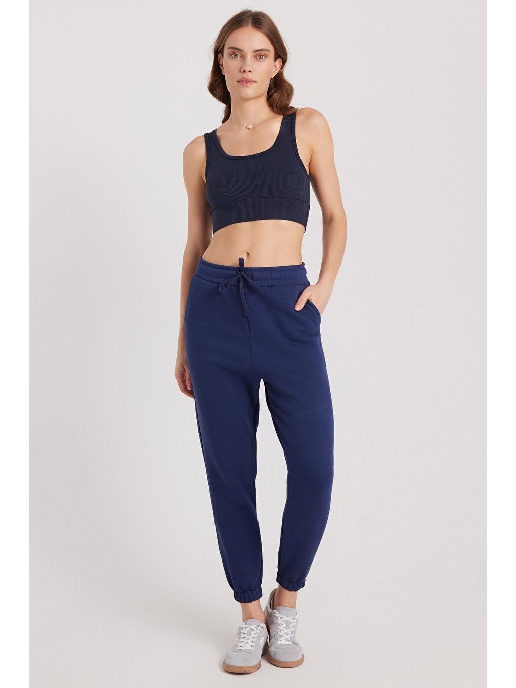 Kadın Relax Fit Rahat Kesim Şardonlu 3 Cepli Lastikli Jogger Paça Lacivert Eşofman Altı-4