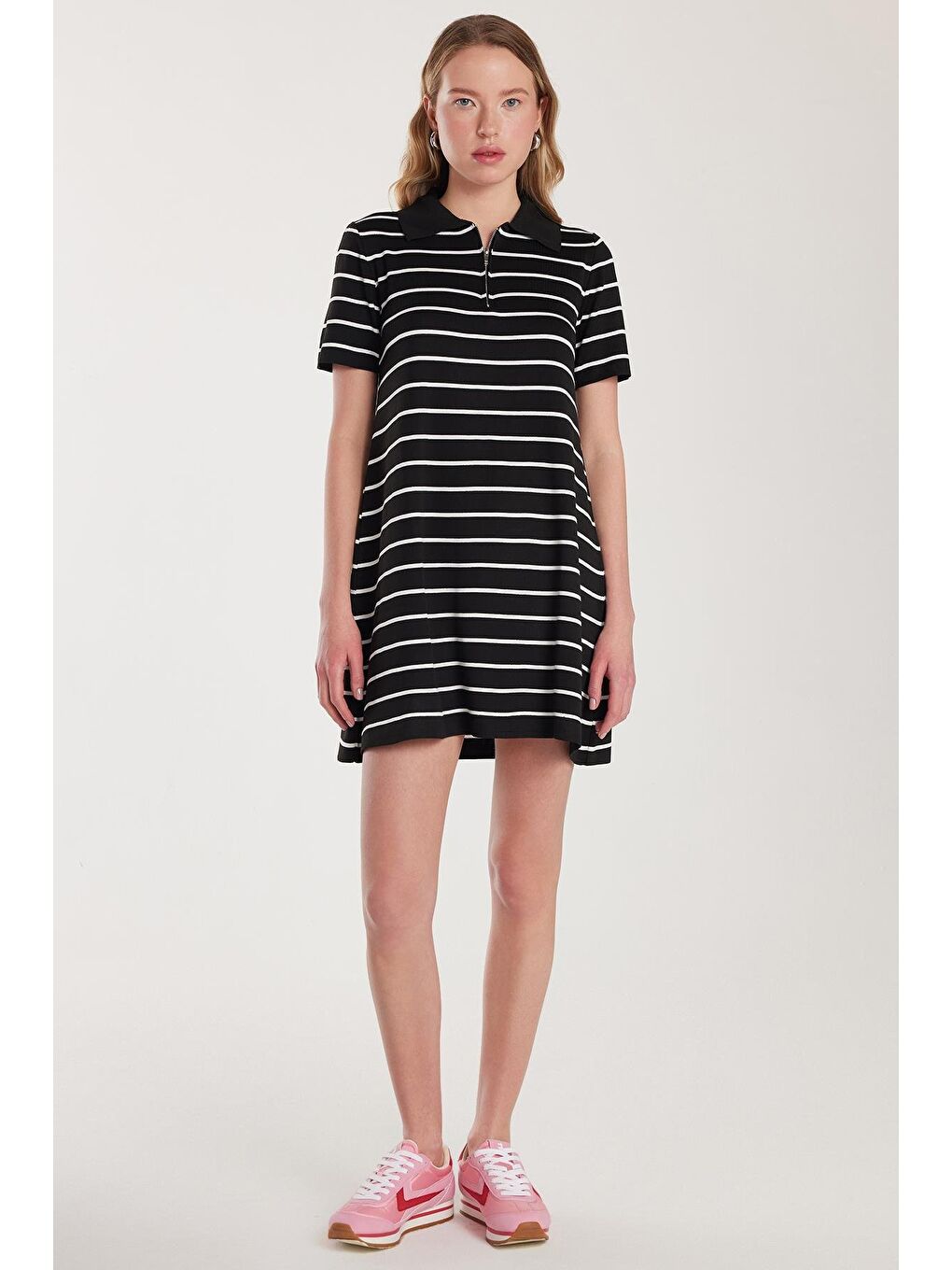 Kadın Standart Fit Kısa Kollu Fermuarlı Gömlek Yaka Çizgili Siyah Elbise