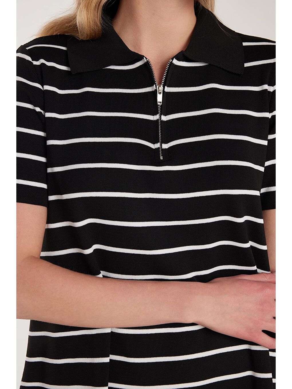 Kadın Standart Fit Kısa Kollu Fermuarlı Gömlek Yaka Çizgili Siyah Elbise-2