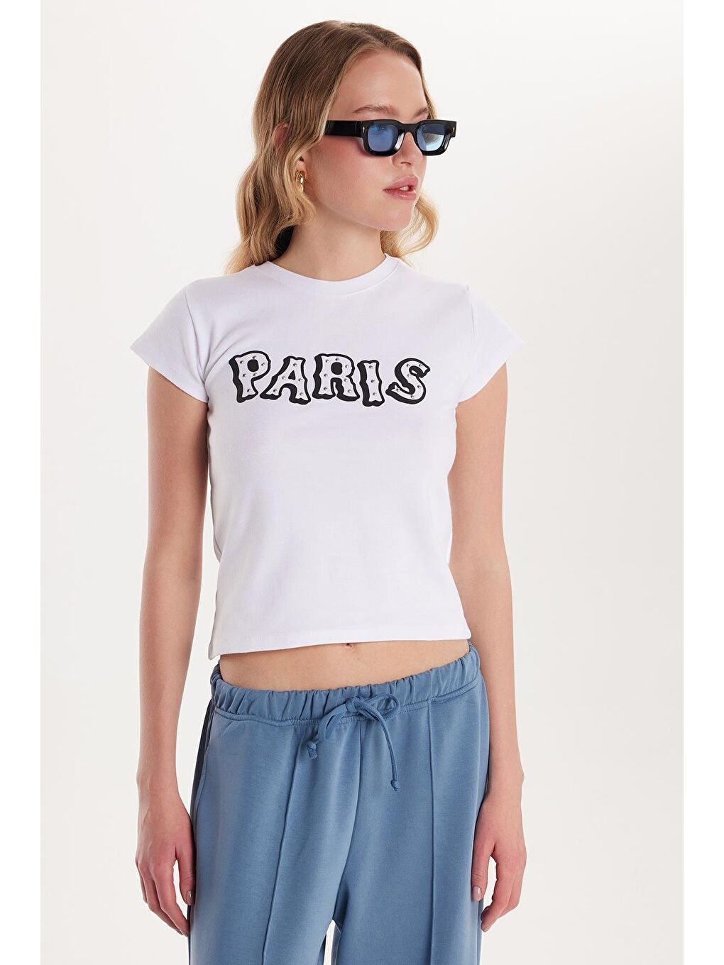 Kadın Relax Fit Rahat Kesim Kısa Kollu Bisiklet Yaka Baskılı Beyaz Tişört-3