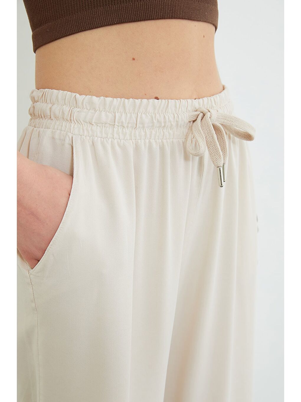 Bej Beli Bağlamalı Cepli Lyocell Pantolon-4