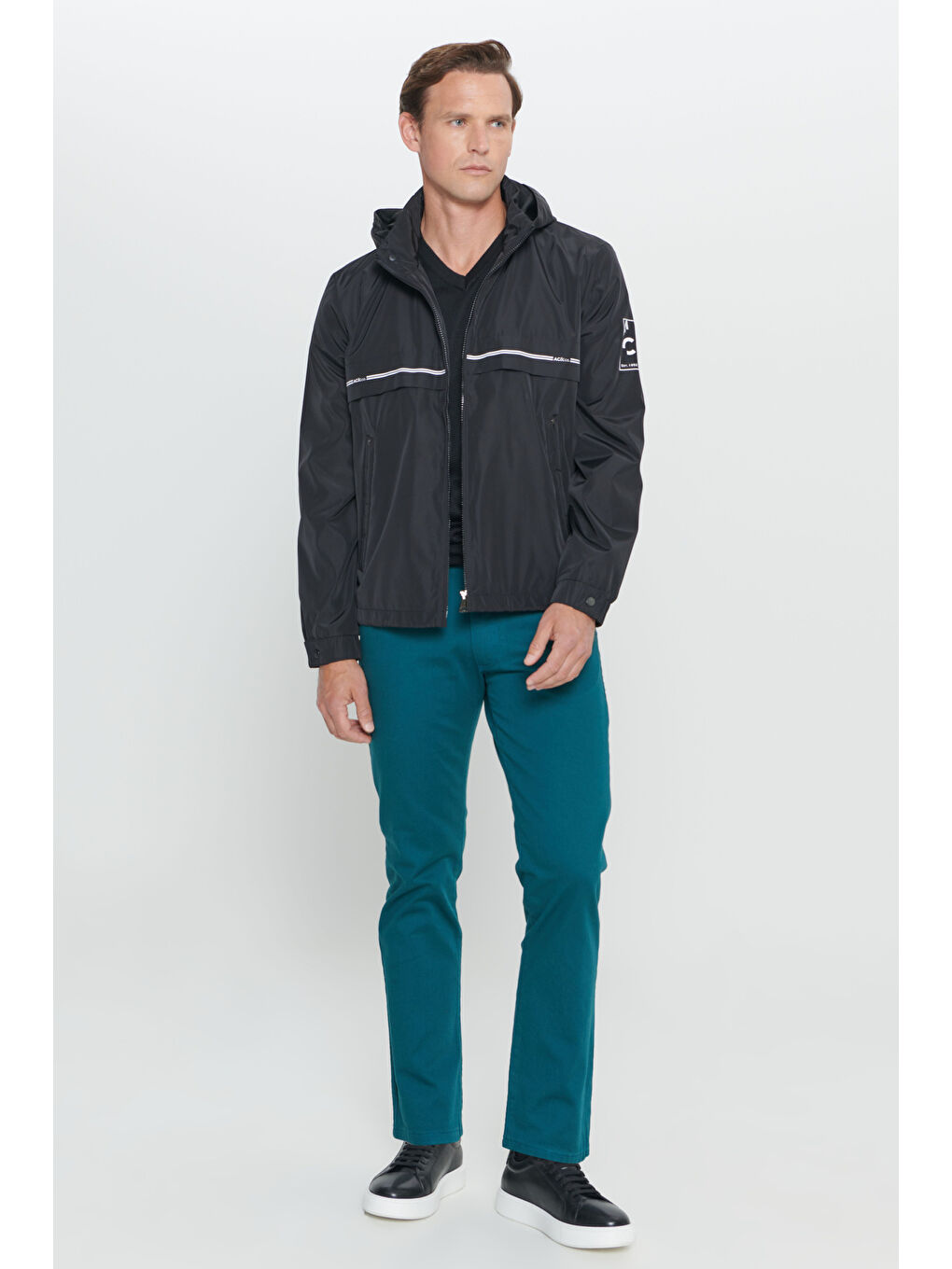 Erkek Siyah Standart Fit Normal Kesim Kapüşonlu Yan Cepli Mont-1