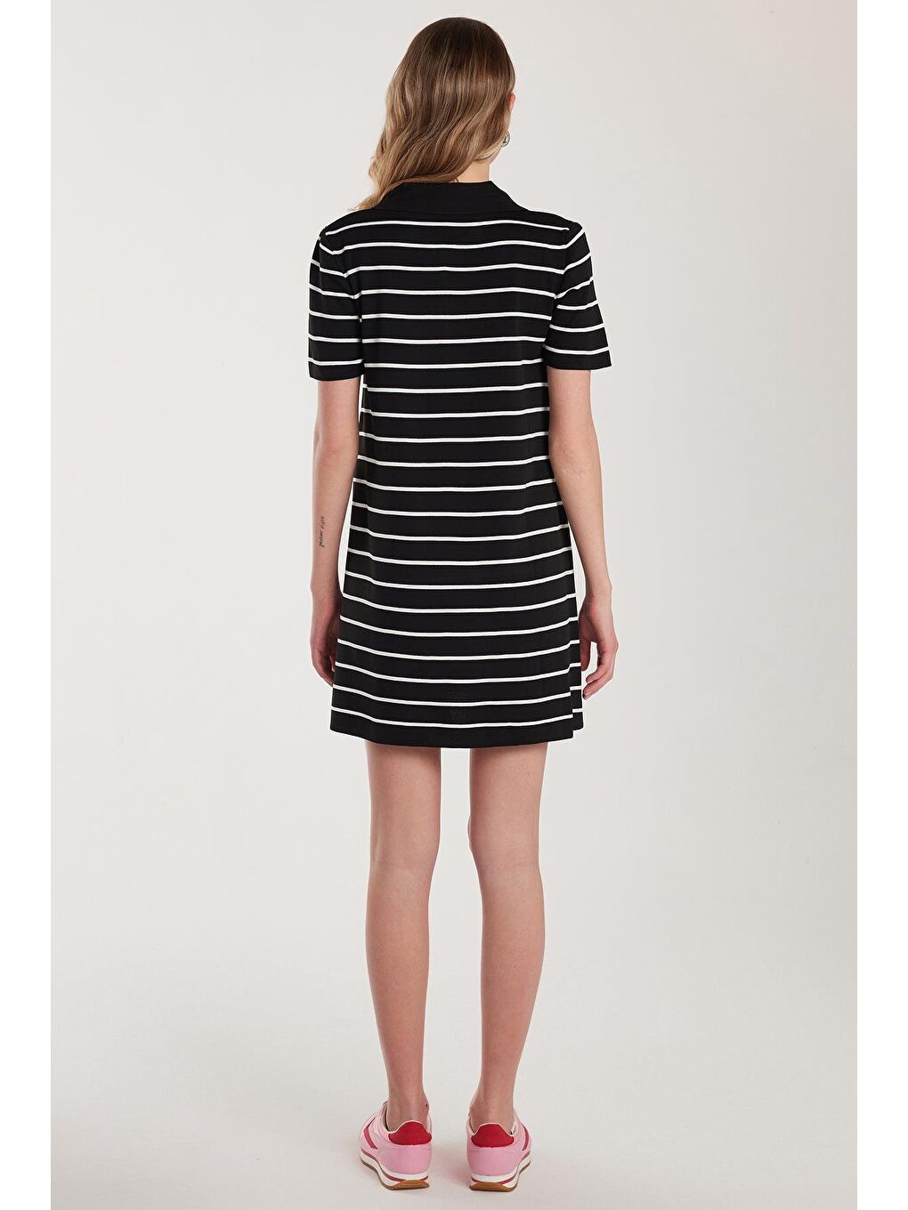 Kadın Standart Fit Kısa Kollu Fermuarlı Gömlek Yaka Çizgili Siyah Elbise-4