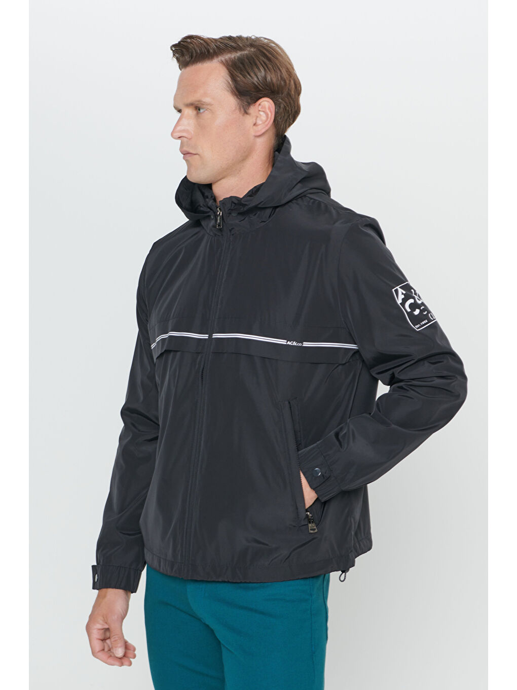 Erkek Siyah Standart Fit Normal Kesim Kapüşonlu Yan Cepli Mont-3