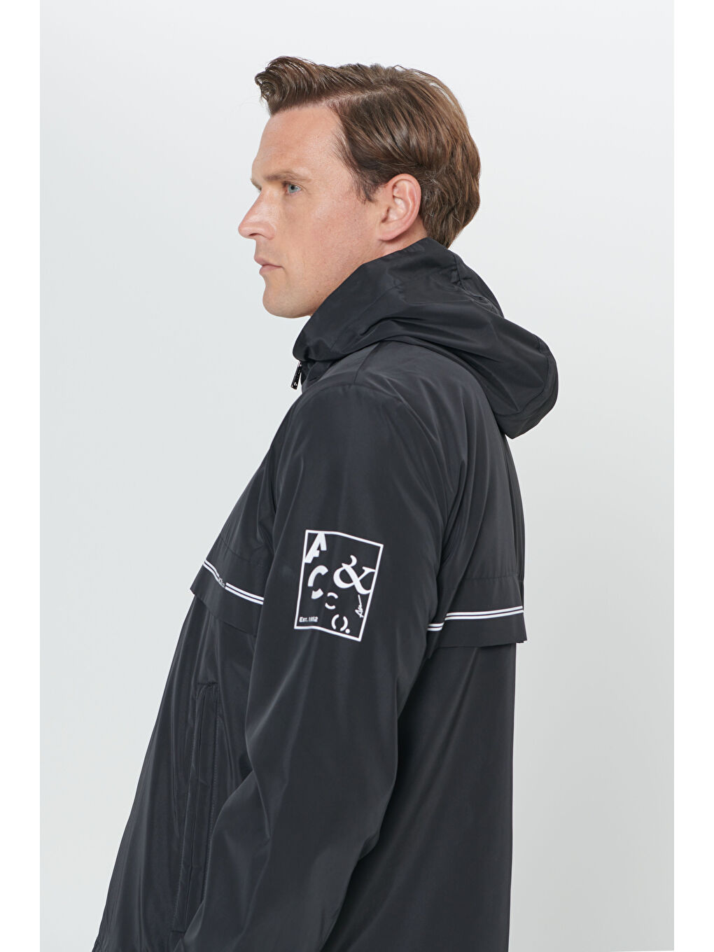 Erkek Siyah Standart Fit Normal Kesim Kapüşonlu Yan Cepli Mont-4