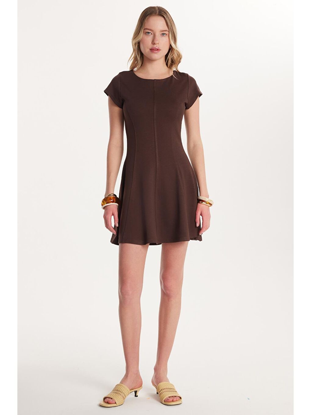 Kadın Standart Fit Kısa Kollu U Yaka Kahverengi Elbise