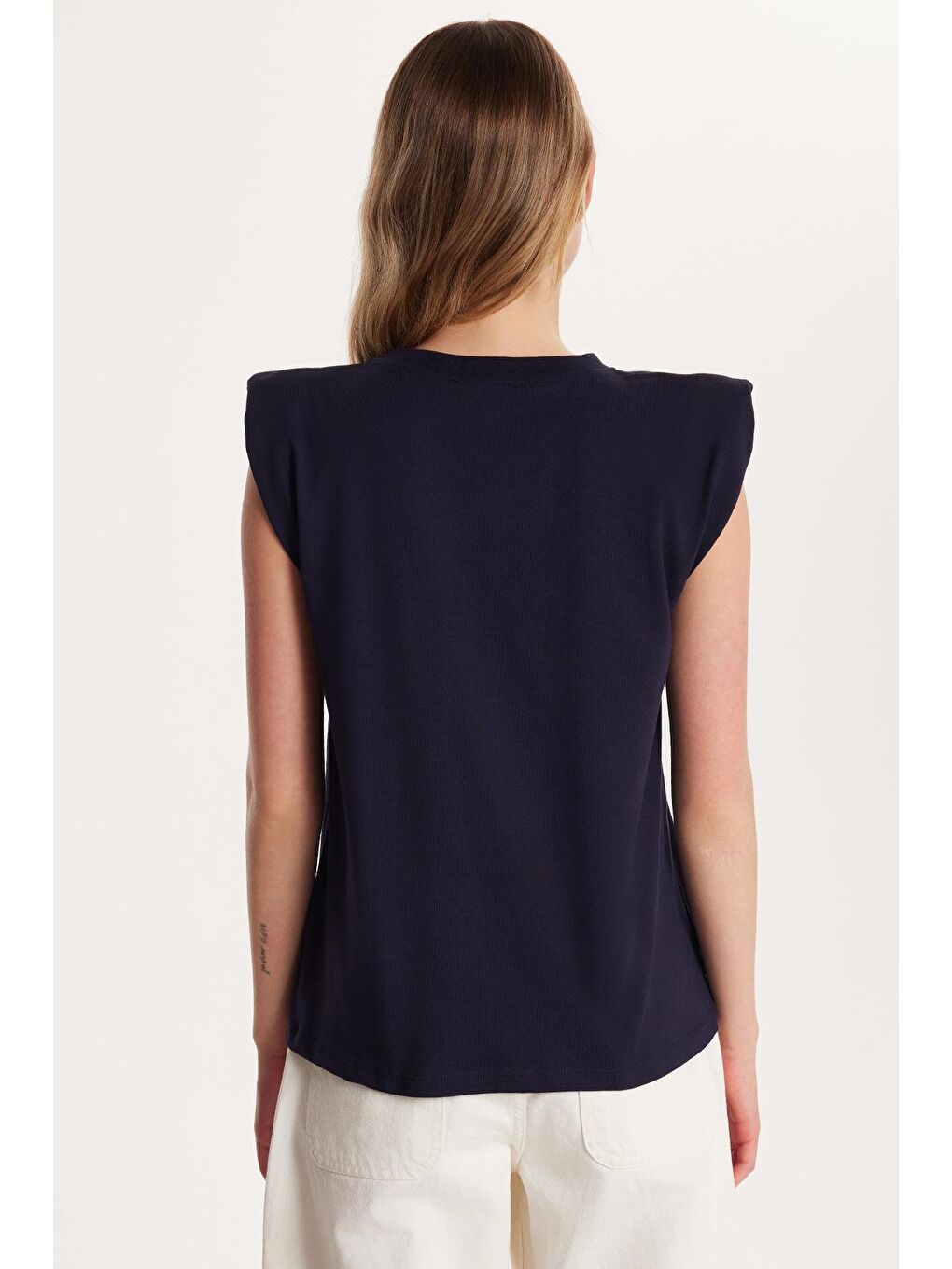 Kadın Relax Fit Rahat Kesim Sıfır Kol Bisiklet Yaka Lacivert Tişört-4