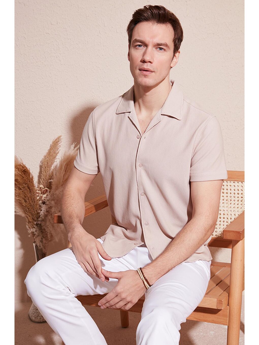 Bej Pamuk Karışımlı Apaş Yaka Kısa Kollu Regular Fit Gömlek CF24S115882