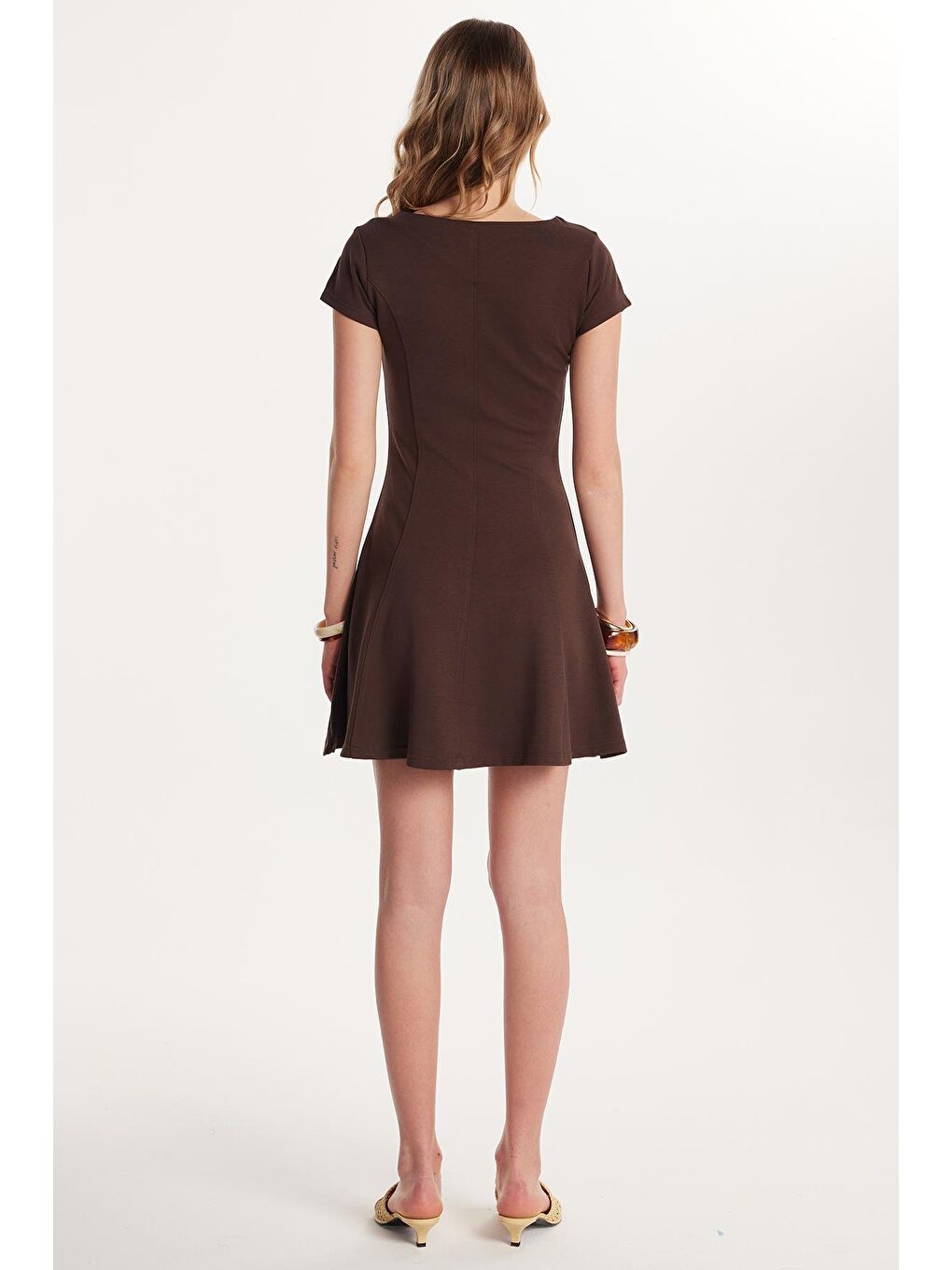 Kadın Standart Fit Kısa Kollu U Yaka Kahverengi Elbise-4