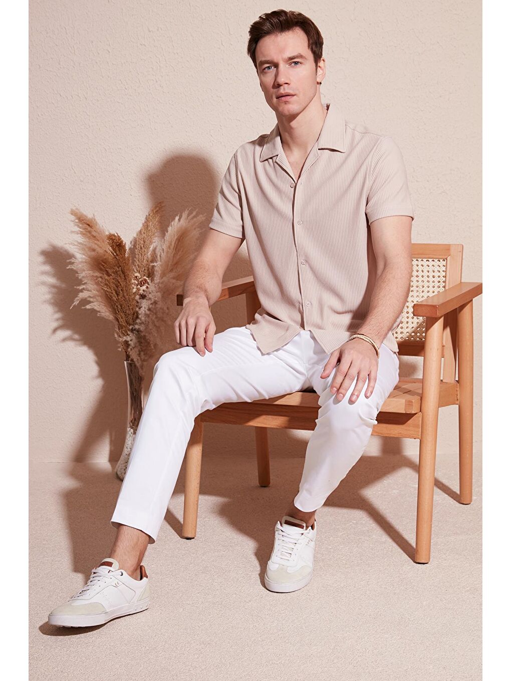 Bej Pamuk Karışımlı Apaş Yaka Kısa Kollu Regular Fit Gömlek CF24S115882-1