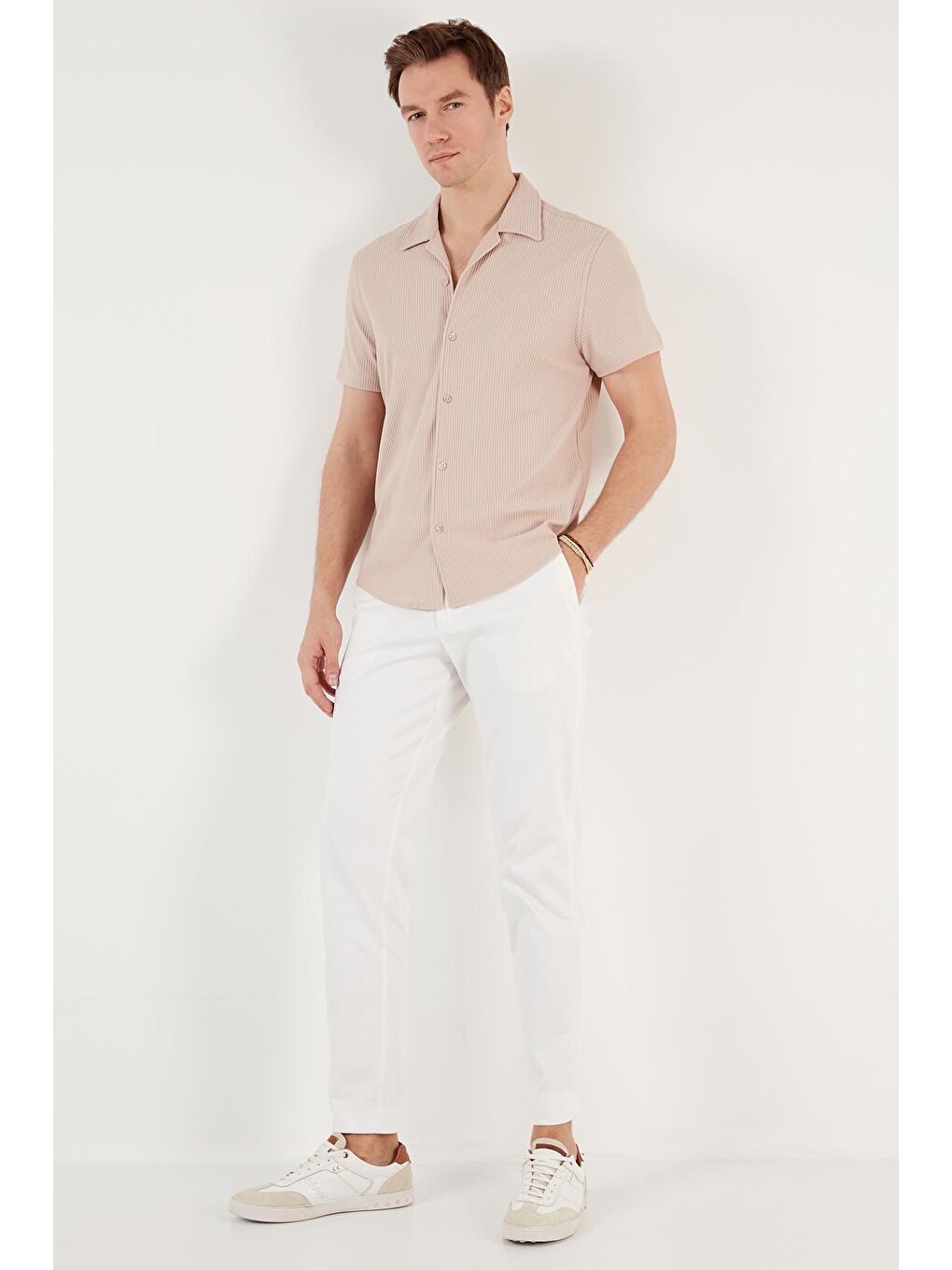 Bej Pamuk Karışımlı Apaş Yaka Kısa Kollu Regular Fit Gömlek CF24S115882-3