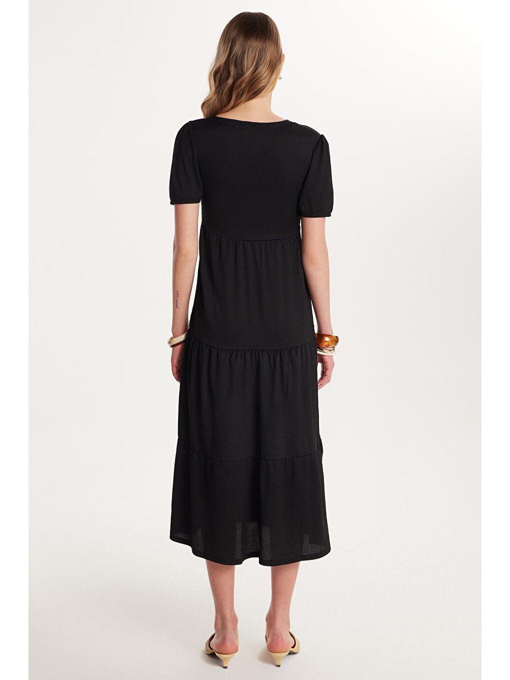 Kadın Standart Fit Normal Kesim V Yaka Gofre Midi Siyah Elbise-4