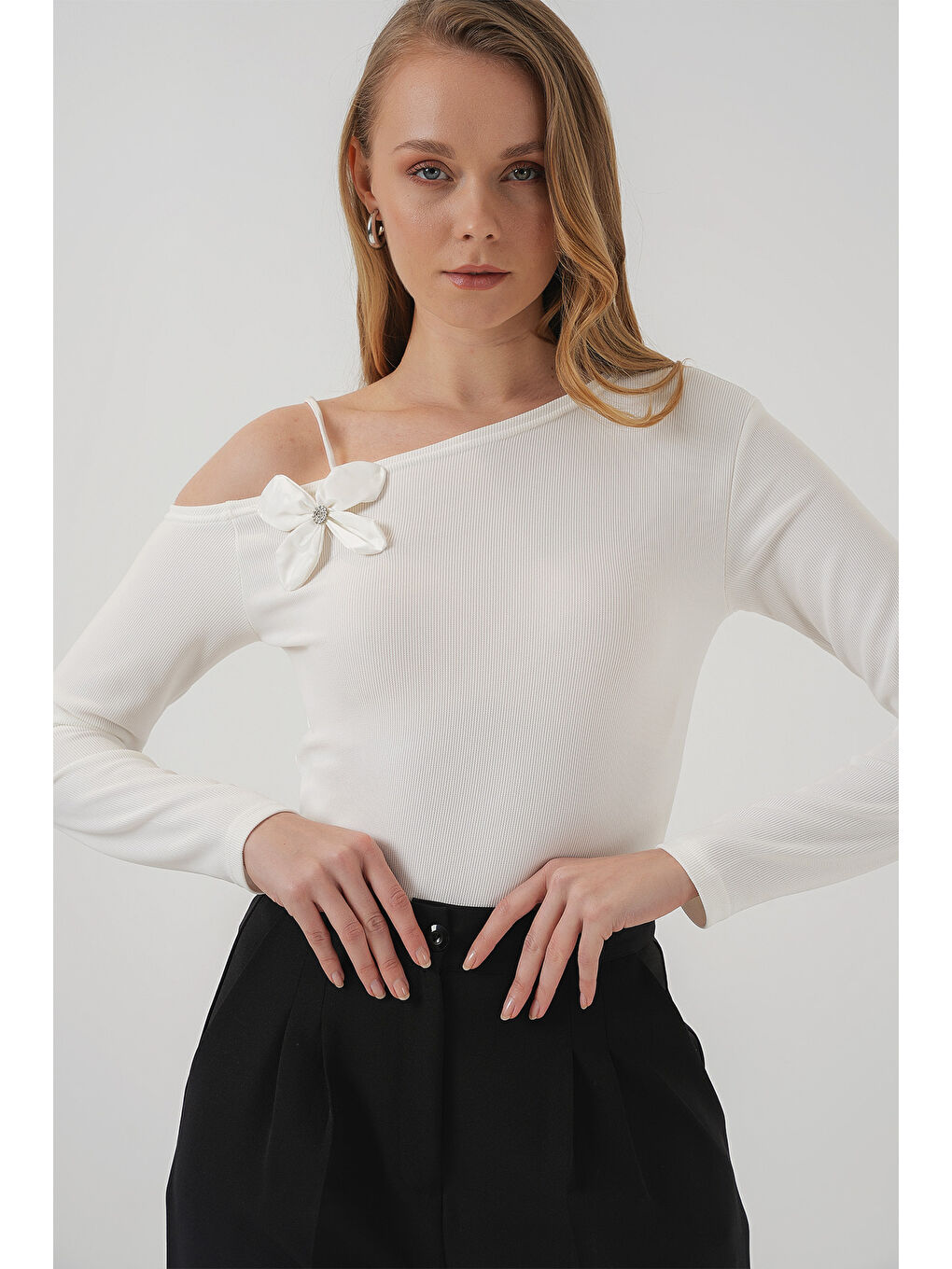 927 Kayık Yaka Uzun Kol Bluz - Beyaz