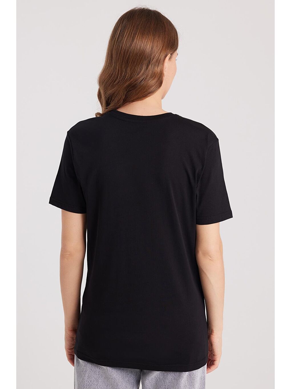 Kadın Bol Kesim Rahat Duruş %100 Pamuk Yumuşak Dokulu Siyah Bisiklet Yaka Tişört-6
