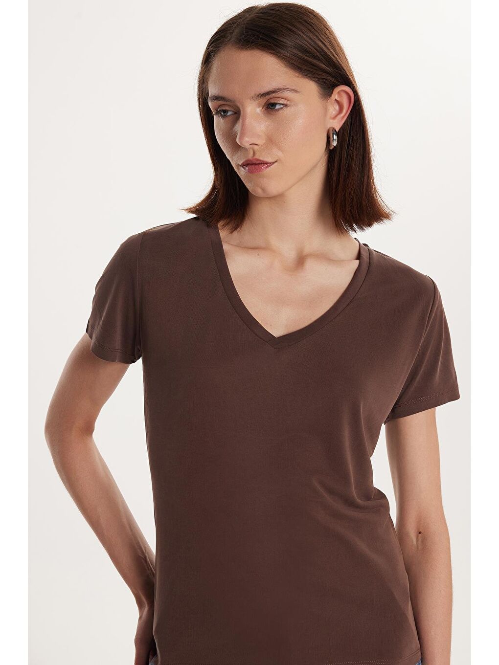 Kadın Relax Fit Rahat Kesim Modal V Yaka Kahverengi Tişört