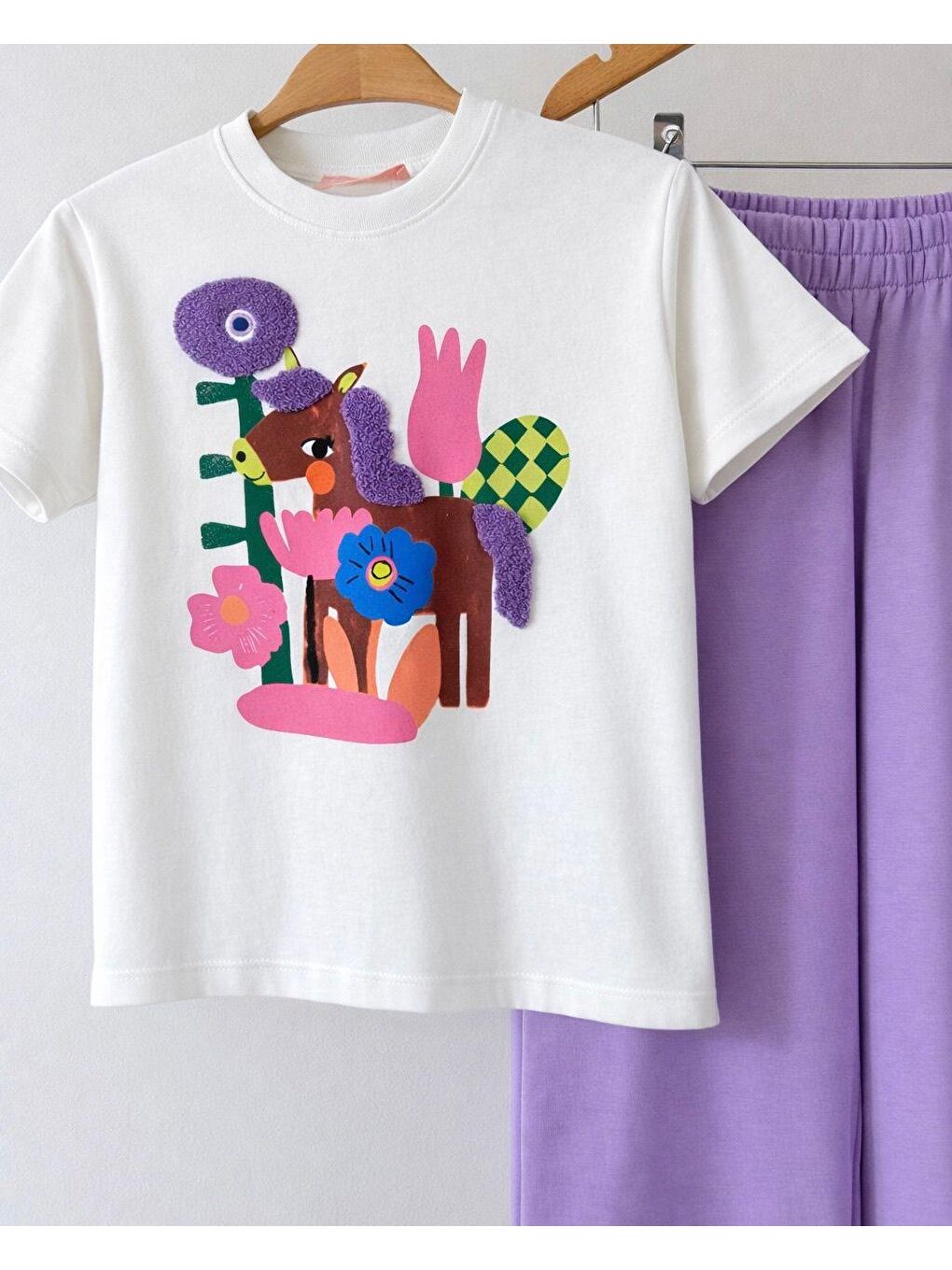 Beyaz Kız Çocuk Pamuklu Krem Baskılı T-Shirt Ve Lila Pantolon Takım-4