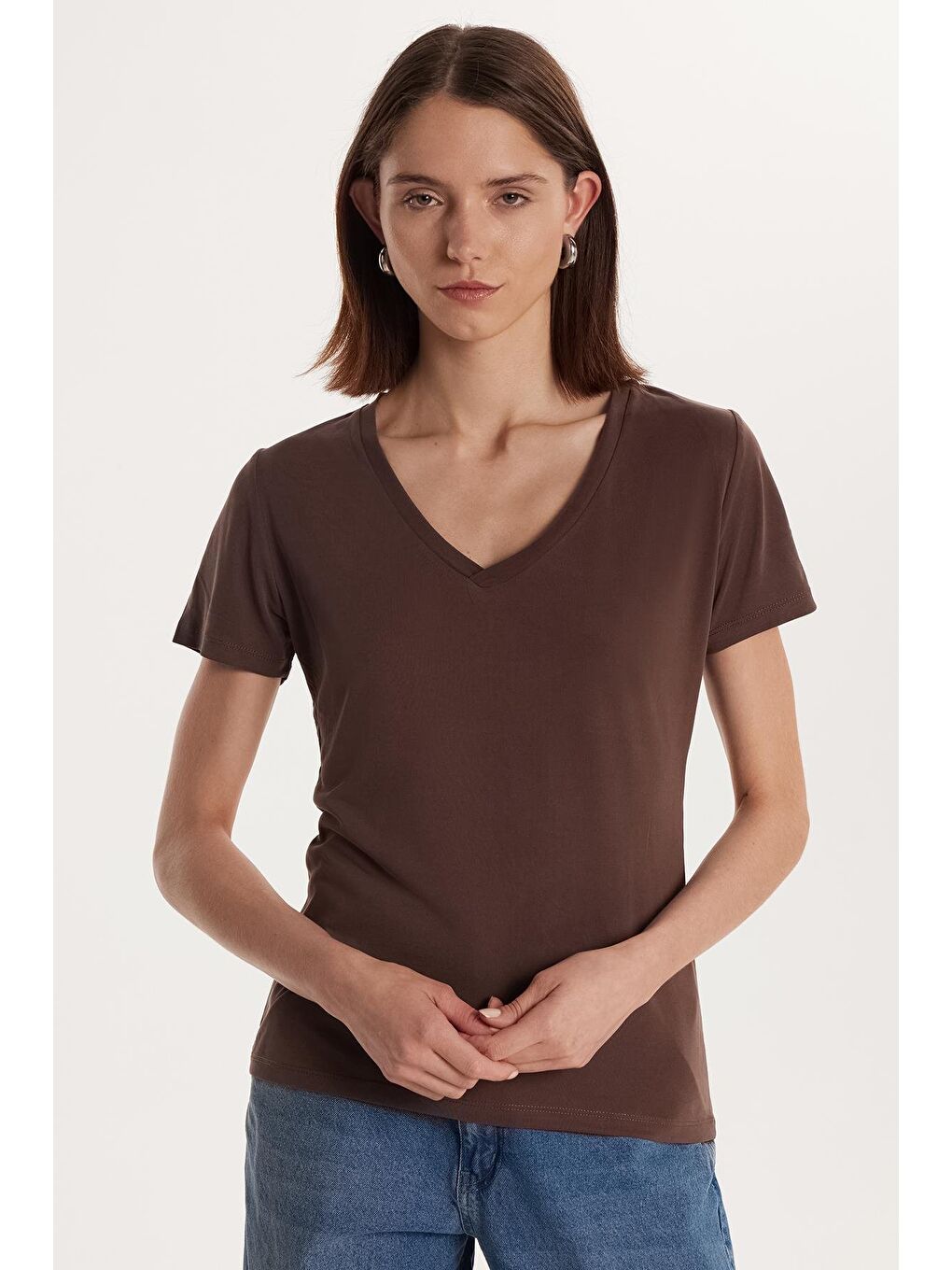 Kadın Relax Fit Rahat Kesim Modal V Yaka Kahverengi Tişört-1