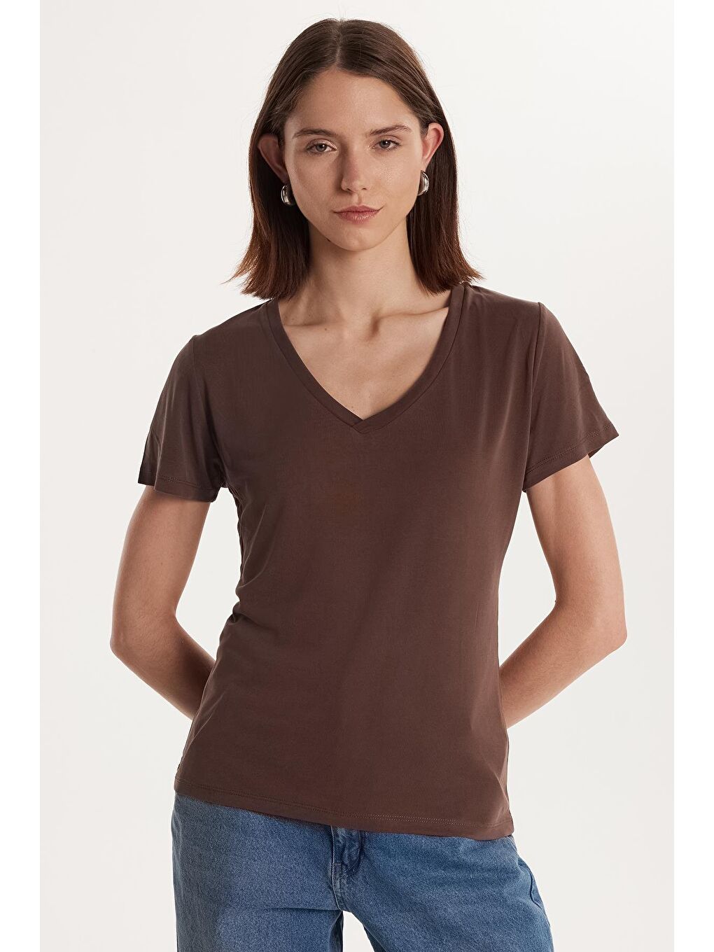 Kadın Relax Fit Rahat Kesim Modal V Yaka Kahverengi Tişört-3