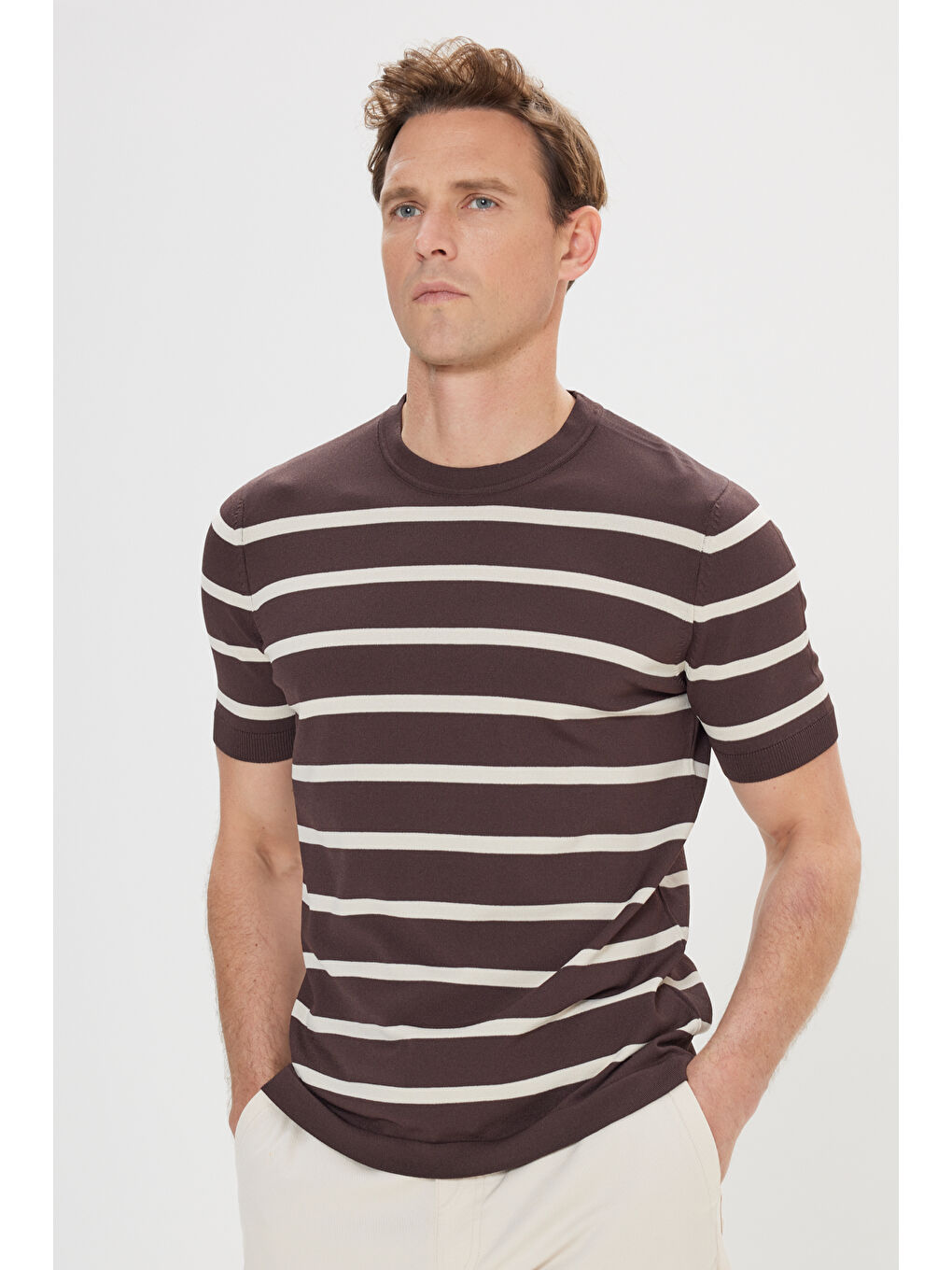 Kahverengi Erkek Kahve-Ekru Yumuşak Dokulu Normal Kesim Bisiklet Yaka Çizgili Triko Tişört-2
