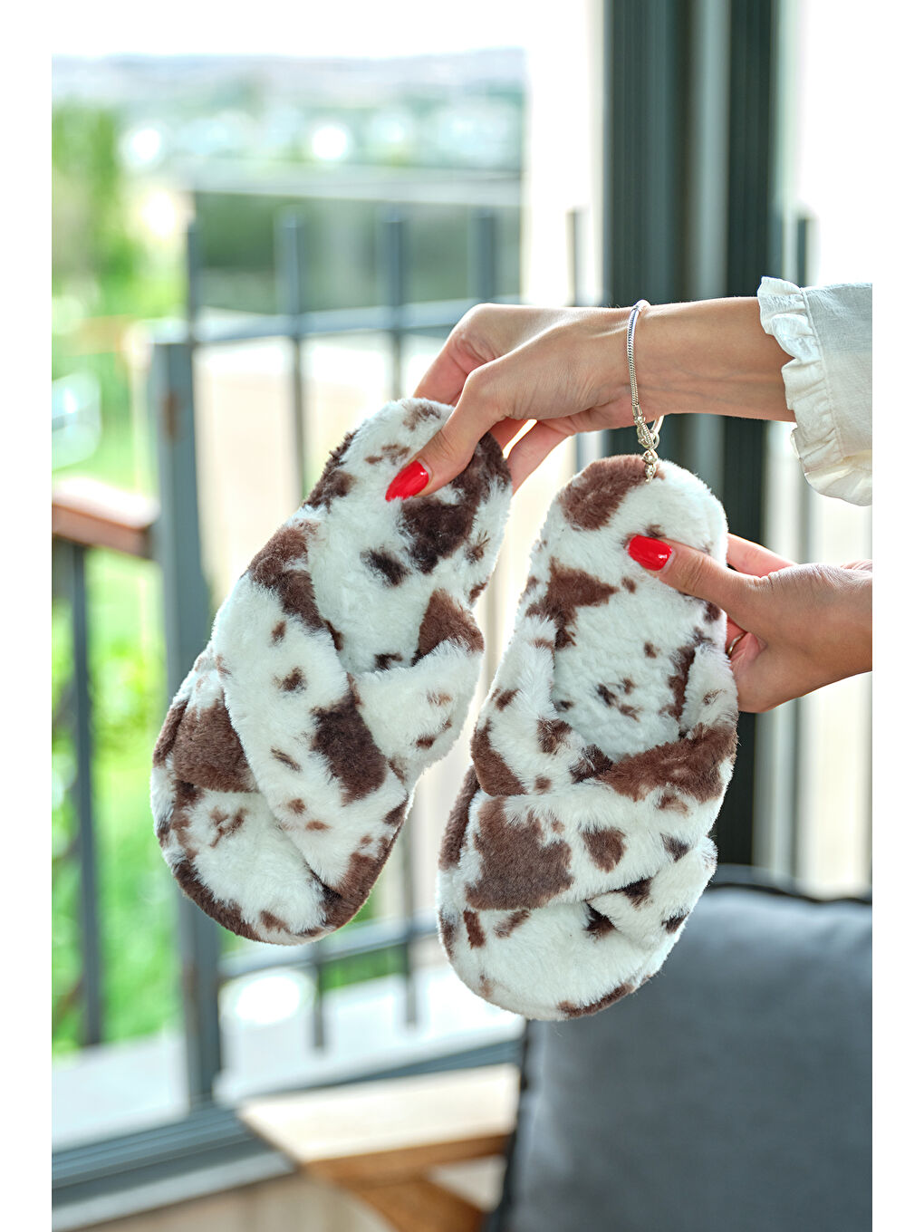 Kahverengi Kadın Kahve Desenli Pelüş Çapraz Ev Terliği-2