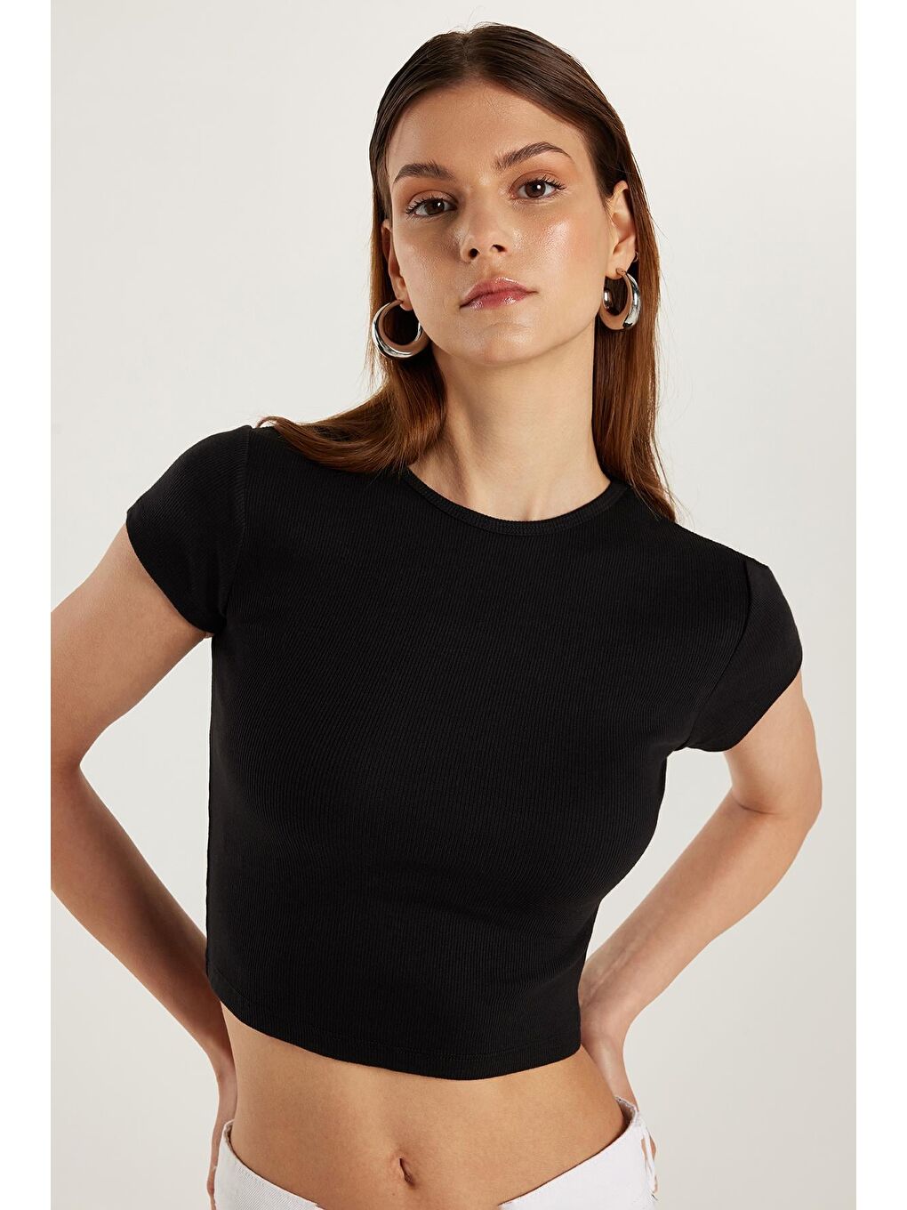 Kadın Modal Kumaş Slim Fit Dar Kesim Kısa Kollu Bisiklet Yaka Siyah Tişört