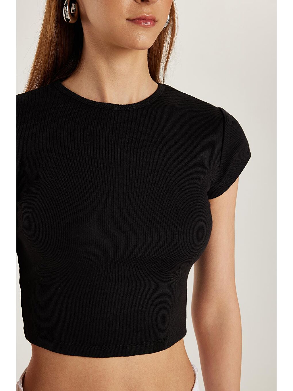 Kadın Modal Kumaş Slim Fit Dar Kesim Kısa Kollu Bisiklet Yaka Siyah Tişört-2