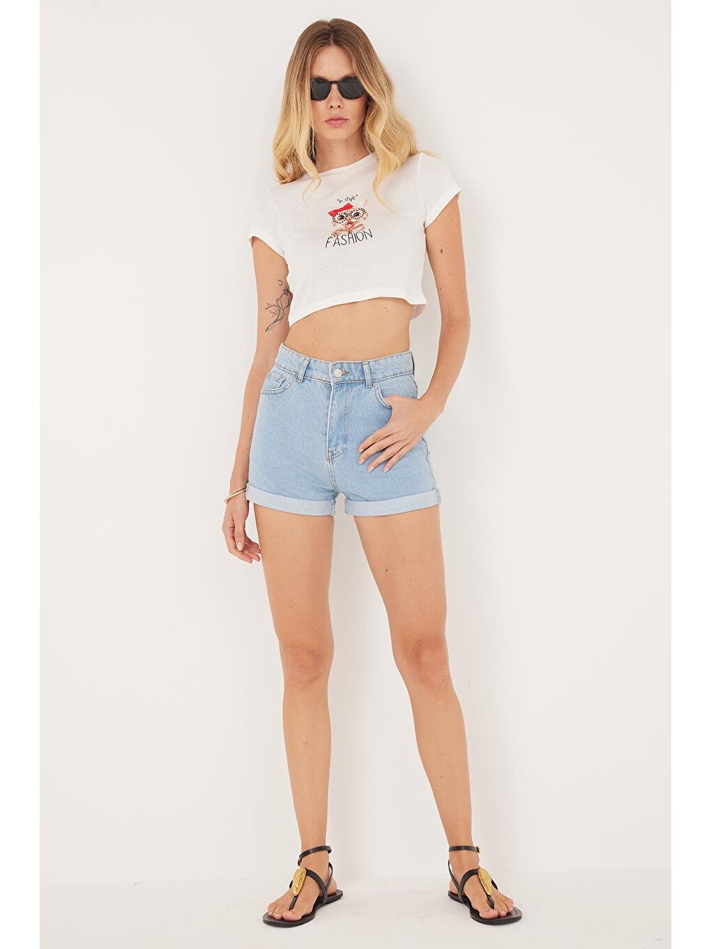 Kadın Slim Fit Dar Kesim %100 Pamuk Paça Katlamalı Koyu Mavi Jean Jean Şort-3