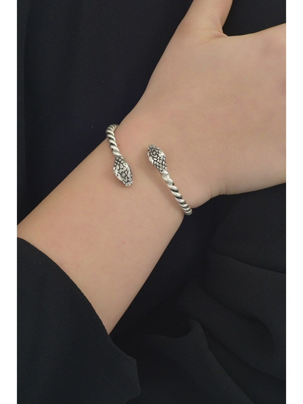 Gri Kadın Antik Gümüş Kaplama Burgulu Yılan Bileklik-2