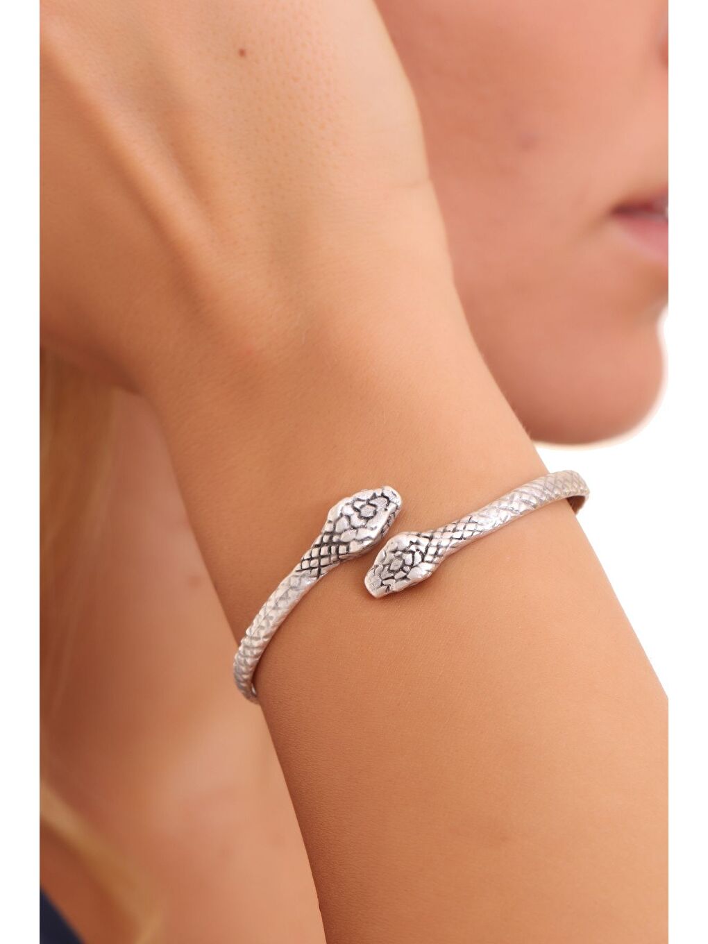 Gri Kadın Antik Gümüş Kaplama Yılan Formlu Bileklik-2