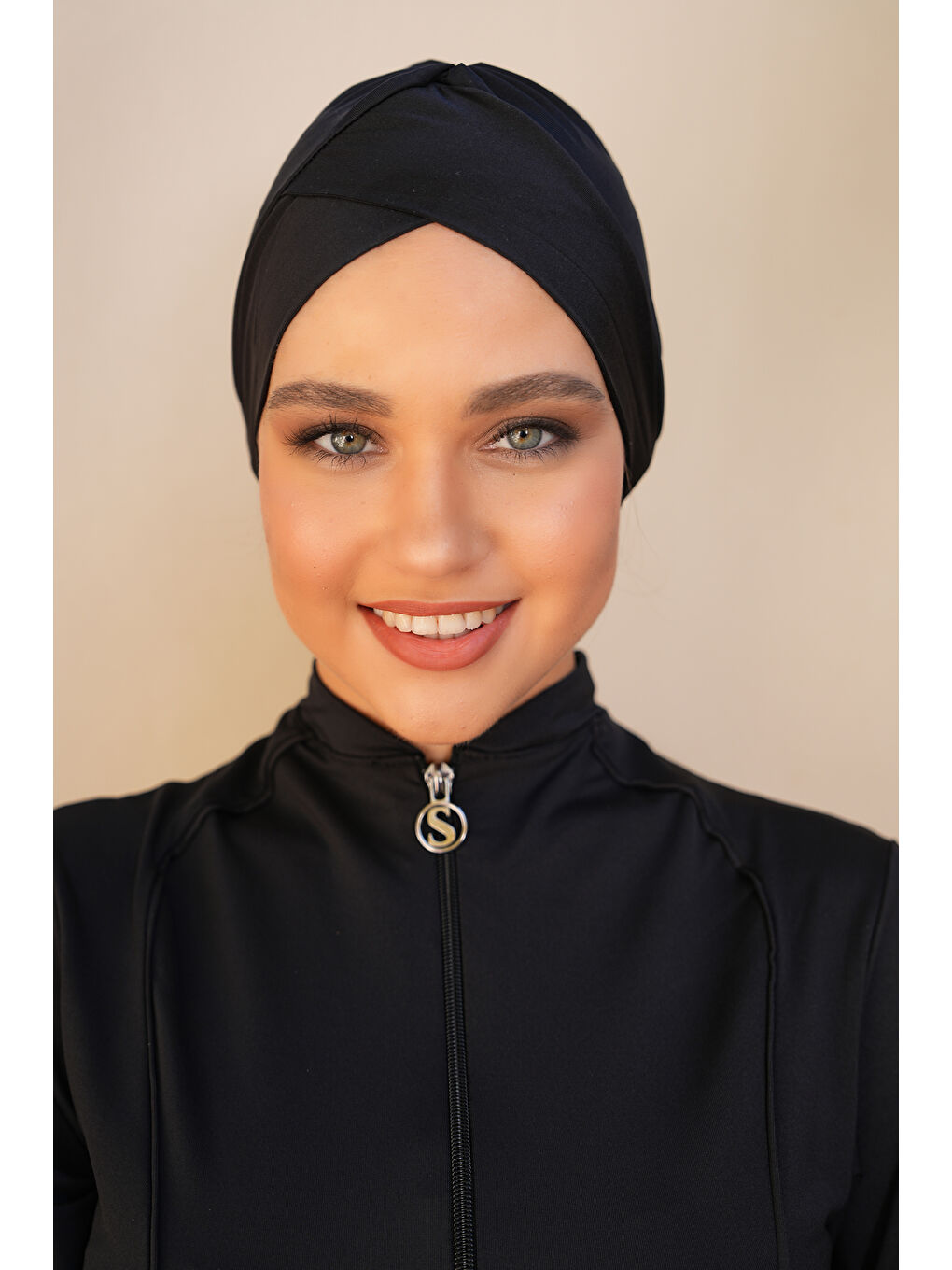 Siyah Çapraz Esnek Kumaş Deniz Havuz Yüzücü Tesettür Mayo Bonesi SB539-1