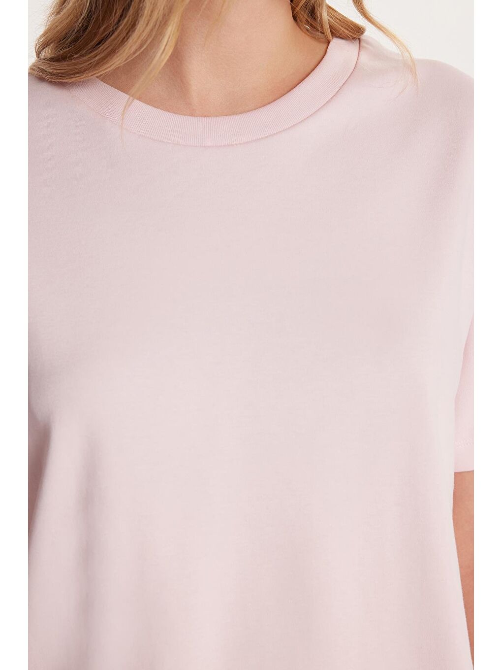 Kadın Relax Fit Rahat Kesim %100 Pamuk Kısa Kollu Bisiklet Yaka Pembe Tişört-2