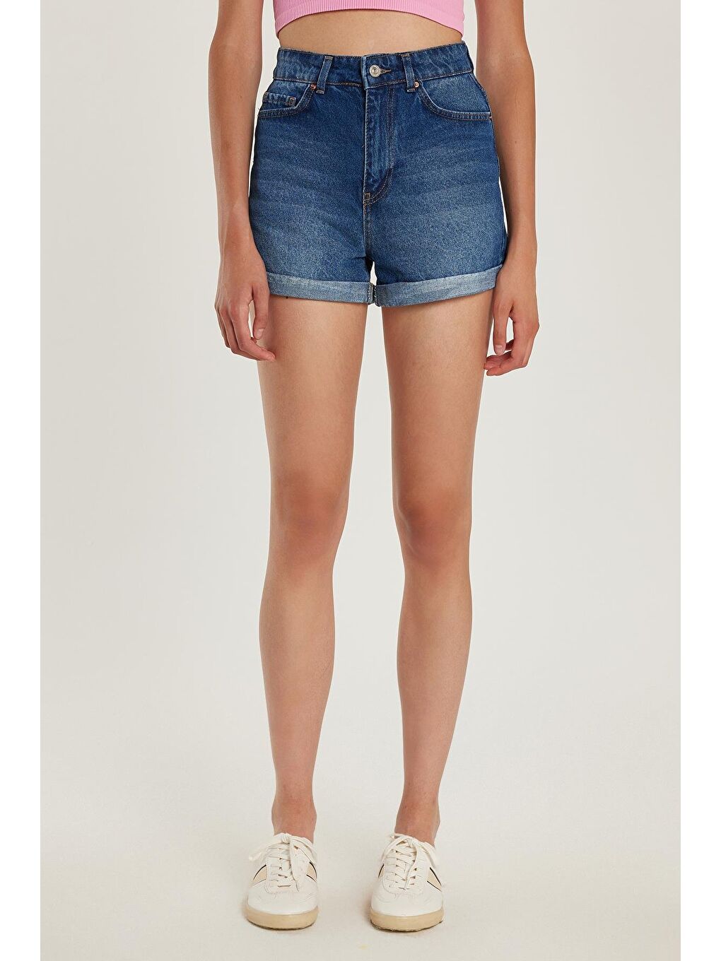 Kadın Slim Fit Dar Kesim %100 Pamuk Paça Katlamalı Açık Mavi Jean Jean Şort